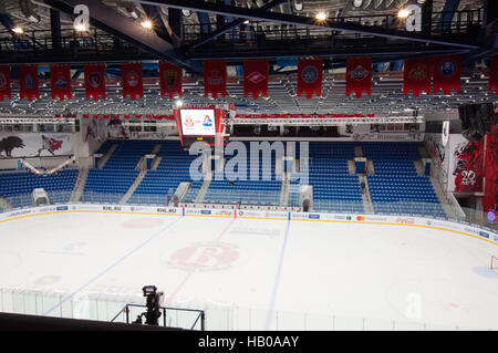 PODOLSK, Russland - 20. November 2016: Interior of Vityaz Ice Arena kurz vor Eishockey Spiel Witjas Vs Lokomotiv auf Russland KHL Meisterschaft am 20. November 2016, in Podolsk, Russland. Vityaz gewann 2:1 Stockfoto
