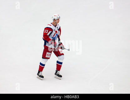 PODOLSK, Russland - 20. November 2016: P. Kraskovsky (63) auf Eishockey Spiel Witjas Vs Lokomotiv auf Russland KHL Meisterschaft am 20. November 2016, in Podolsk, Russland. Vityaz gewann 2:1 Stockfoto