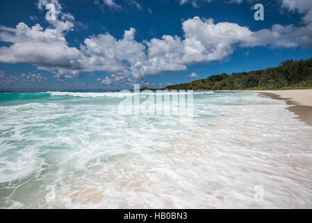 Tropischer Strand Anse Coco, La Digue Island, Seychellen Stockfoto