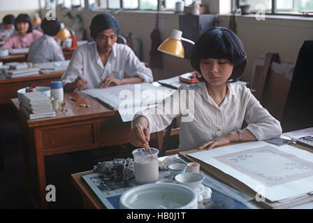 Shanghai Teppichfabrik, Teppichmuster-Designer, Shanghai, China, 1980 Stockfoto