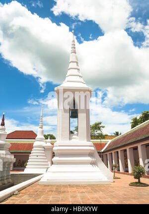 Campanile am Wat Phra Borommathat Chaiya Stockfoto