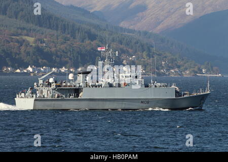 HMS Grimsby (M108), ein Sandown-Klasse Mine Gegenmaßnahmen Schiff der Royal Navy, Ankunft für Übung Joint Warrior 16-2. Stockfoto