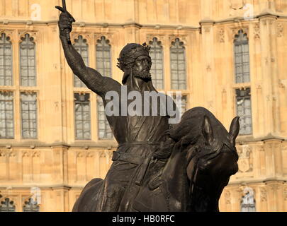 Statue von König Richard 1. außerhalb den Houses of Parliament. Stockfoto