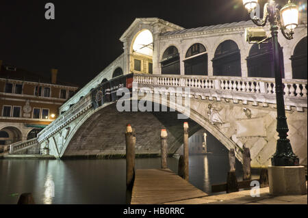 Rialto Venedig bei Nacht Stockfoto