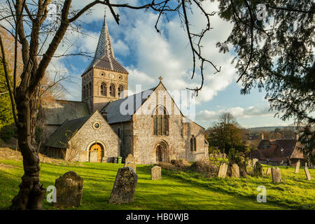 Herbst im All Saints Church in East Meon, Hampshire, England. South Downs National Park. Stockfoto