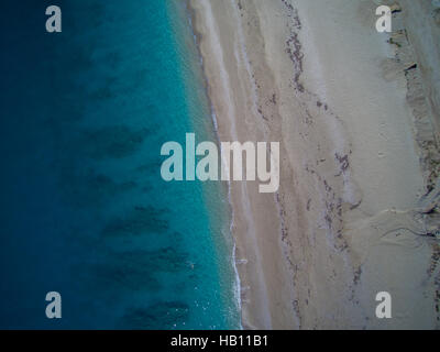 Antenne des erstaunlichen Strand Porto Katsiki in Lefkada Insel Griechenland Stockfoto