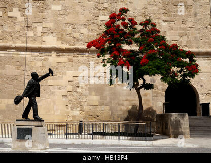 Statue von Manwel Dimech ein Sozialreformer in Valletta Malta getroffen Stockfoto