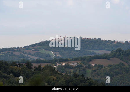 Die mittelalterlichen Hügel Stadt Gualdo in der Region Marken, Italien Stockfoto