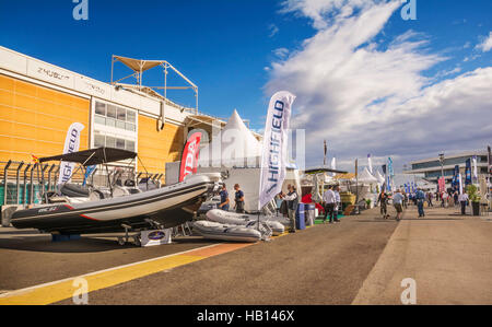 VALENCIA, SPANIEN - 5. NOVEMBER 2016. Die Valencia Boat Show am Marina Real Juan Carlos I, alten Hafen an der Mittelmeer-Küste Stockfoto