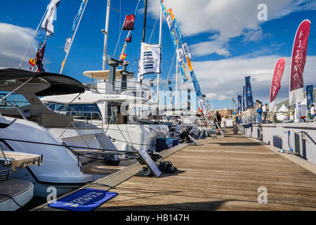 VALENCIA, SPANIEN - 5. NOVEMBER 2016. Die Valencia Boat Show am Marina Real Juan Carlos I, alten Hafen an der Mittelmeer-Küste Stockfoto