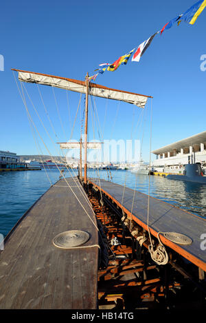 Alten Triere "Olympias" im Hafen von Piräus, Athen, Griechenland Stockfoto