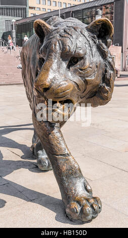 OSLO - Mai 07: Bronze Tiger im Zentrum der Stadt am 7. Mai 2013 in Oslo, Norwegen Stockfoto