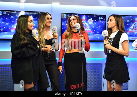 Kleiner Mix (von links nach rechts) Leigh-Anne Pinnock, Perrie Edwards, Jesy Nelson und Jade Thirlwall interviewt backstage während der Hauptstadt Jingle Bell Ball mit Coca-Cola in der Londoner O2 Arena. Stockfoto