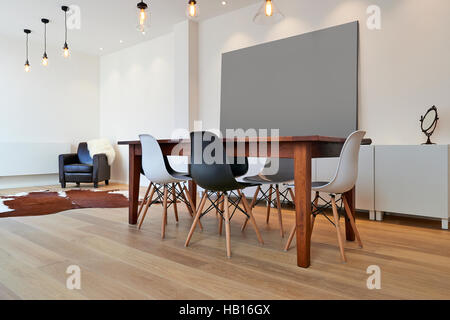 Leeren Tisch und Stühle im Luxus-Wohnzimmer Stockfoto