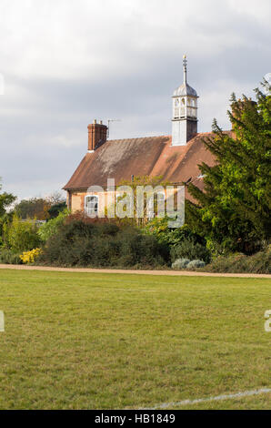 Oxford University Parks, Oxford, Vereinigtes Königreich, 23. Oktober 2016: Cricket Pavillon in den Parks der Universität in Oxford. Stockfoto