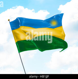 Flagge von Ruanda, aufgewachsen in den Himmel Stockfoto