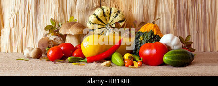 Gemüse auf Holz Hintergrund. Stockfoto