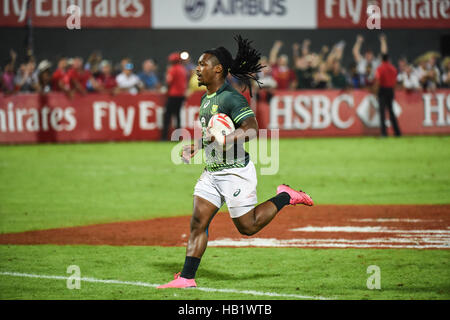 DUBAI, Vereinigte Arabische Emirate, 3. Dezember 2016. Aktion zwischen Südafrika und Fidschi bei der HSBC Rugby Sevens Serie Weltcup-Final match bei der Dubai Rugby Sevens-2016-Turnier. Südafrika schlagen der letztjährigen Gewinner Fidschi um den Titelgewinn 26 bis 14 Credit: Feroz Khan/Alamy Live News Stockfoto