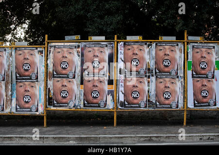 Rom, Italien. 3. Dezember 2016.  Eine Wand anzeigen Plakate für die Kampagne "Nein" vor dem Referendum über die Verfassungsreform in Rom, Italien: Sara De Marco/Alamy Live News Stockfoto