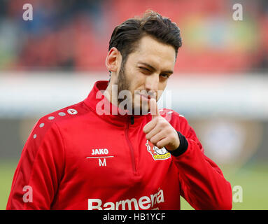 Leverkusen, Deutschland. 3. Dezember 2016. Bundesliga-Spieltag 13, Bayer 04 Leverkusen Vs SC Freiburg: Hakan Calhanoglu (Leverkusen). Bildnachweis: Jürgen Schwarz/Alamy Live-Nachrichten Stockfoto