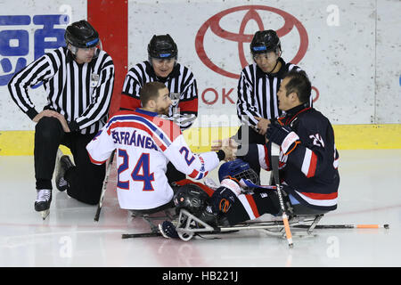 Satoru Sudo (JPN), Dezember 3, 2016:2016 IPC Ice Sledge Hockey World Championships B-Pool-Endspiel zwischen Japan 0-6 tschechischen Hakucho Oji Ice Arena in Hokkaido, Japan. © Shingo Ito/AFLO/Alamy Live-Nachrichten Stockfoto