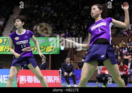 Nd Yoyogi Gymnasium, Tokio, Japan. 3. Dezember 2016. Yuki Fukushima & Sayaka Hirota, 3. Dezember 2016 - Badminton: 70. All Japan Badminton Meisterschaften 2016 Damen-Doppel Halbfinale am 2. Yoyogi-Gymnasium, Tokio, Japan. © AFLO SPORT/Alamy Live-Nachrichten Stockfoto