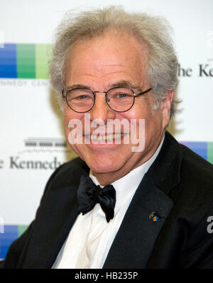 Washington, uns. 3. Dezember 2016. Itzhak Perlman kommt für die formale Künstlerin Abendessen zu Ehren der Empfänger von der 39. jährlichen Kennedy Center Honors hosted by United States Secretary Of State John F. Kerry an das US-Außenministerium in Washington, DC am Samstag, 3. Dezember 2016. 2016-Preisträger sind: argentinische Pianistin Martha Argerich; Rock-Band the Eagles; Bildschirm und Bühne Schauspieler Al Pacino; Gospel und Blues-Sängerin Mavis Staples; und Musiker James Taylor. Bildnachweis: Ron Sachs/Pool über CNP - NO-Draht-SERVICE - Foto: Ron Sachs/Consolidated/Dpa/Alamy Live News Stockfoto