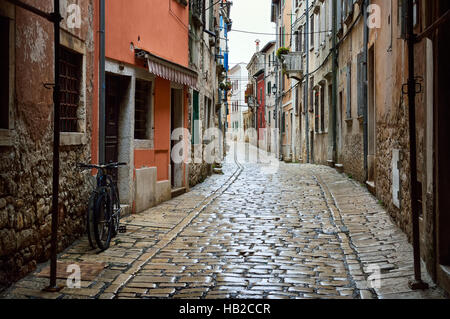 Gasse in der Altstadt von Rovinj Stockfoto