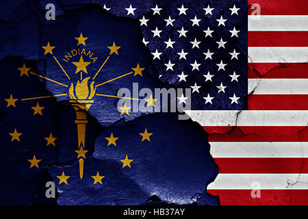 Flagge von Indiana und USA auf rissige Wand gemalt Stockfoto