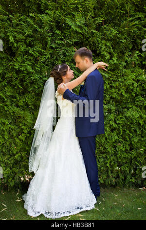 Glückliche Braut und Bräutigam auf ihrer Hochzeit Stockfoto