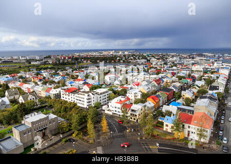 Mit Blick auf Reykjavik Island von der Spitze der Kirche Hallgrímskirkja Stockfoto