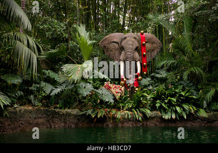 Elefant-Modell gesehen verziert auf der Dschungel-Jingle-Kreuzfahrt in Disneyland, Anaheim, Kalifornien. Stockfoto