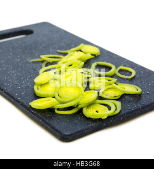 Frisch geschnittene Schalotte auf weiß. Stockfoto