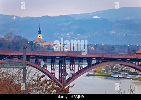 Maribor-Brücke über die Drau Stockfoto