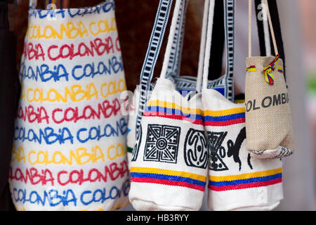 Souvenir-Bags für Verkauf im touristischen Markt, Bogota - Kolumbien Stockfoto