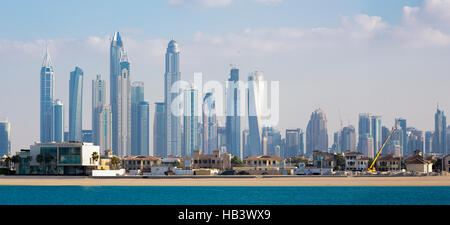 Paradise Island und hohen Marina Wolkenkratzer in Dubai Stockfoto