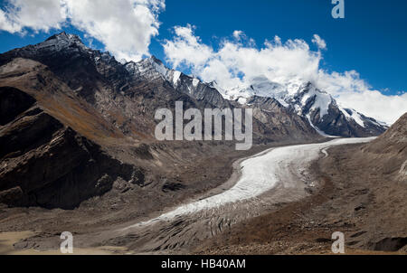 Die Drang-Drung-Gletscher in der Nähe von Pensi La Bergpass in Kargil Bezirk von Jammu und Kashmir in Indien Stockfoto