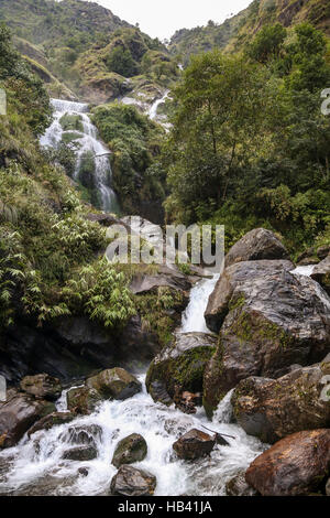 Wasserfall im Himalaya Stockfoto