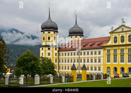 Stams Abbey, Princes Flügel mit Zwiebel-Türme, Stift Stams, Tirol, Österreich Stockfoto