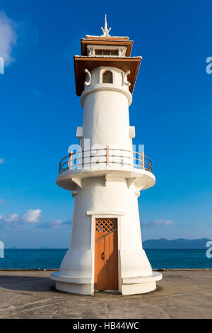 Leuchtturm und Pier auf Ko Chang Insel, Thailand Stockfoto