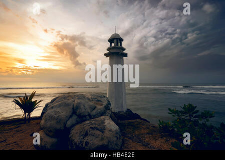 Leuchtturm am Strand von Carita, Banten, Indonesien Stockfoto