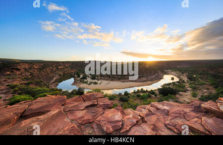 Der Murchison River Mäandern durch The Loop Schlucht bei Sonnenaufgang im Kalbarri National Park. Kalbarri, Western Australia, Australia Stockfoto