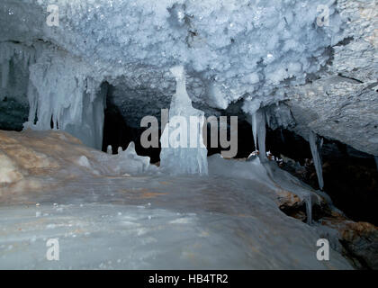 Grot Golubinskaya Höhle Stockfoto