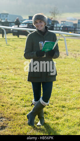 Victoria Pendleton posiert für die Fotografen bei einem Punkt treffen bei Barbury Castle Race Course, Wiltshire. Stockfoto