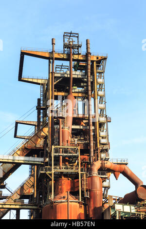 Das stillgeschrauene Stahlwerk Phoenix West und das Hochofenschmiedewerk, das früher Teil von ThyssenKrupp Steel in Dortmund war Stockfoto