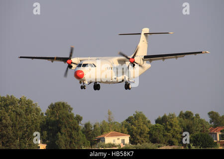 Zakynthos/Griechenland 3. August 2015: ATR von DAT auf Zakynthos Flughafen. Stockfoto