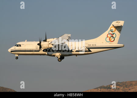 Zakynthos/Griechenland 3. August 2015: ATR von Olympia auf Zakynthos Flughafen. Stockfoto