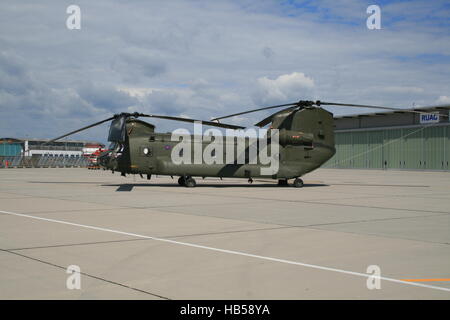 Stuttgart/Deutschland 22. Juni 2011: Chinook aus Holland am Stuttgarter Flughafen. Stockfoto