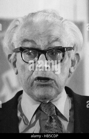 Labour Leader Michael Foot unterstützt Peter Tatchell als Labour-Kandidat für Bermondsey in der Bermondsey durch Wahl 1983 Stockfoto