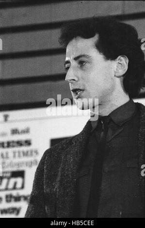 Peter Tatchell.    Michael Foot unterstützt Peter Tatchell als Kandidat der Labour in Bermondsey durch Wahl, 1983.  Simon Hughes stand für die liberale Partei. Nach einer bitteren Kampagne die Liberalen verwendet homophobe Abstriche gegen Tatchell riesige Gewinne machen und nahm den Platz *** lokalen Caption *** mit Mehrheit der abgegebenen Stimmen. Labour Abstimmung fiel von 63,6 Prozent im Mai 1979 auf 26,1 Prozent als Tatchell ein entferntes zweites kam, während der konservative Kandidat, Robert Hughes, nur vierten Platz geschafft. Mit einem Schwung von 44,2 % bleibt die 1983 Bermondsey Nachwahl der größten Nachwahl sw Stockfoto